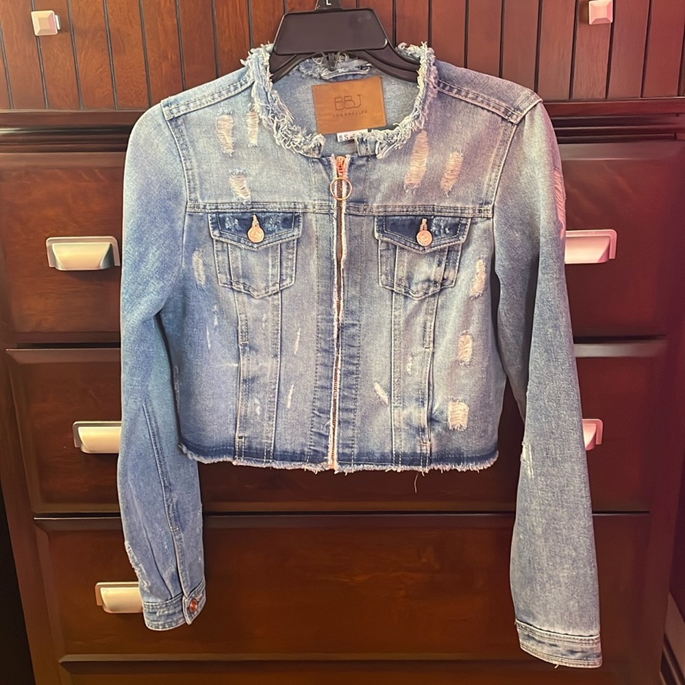 Lightwashed Distressed Jean Jacket 🏵️